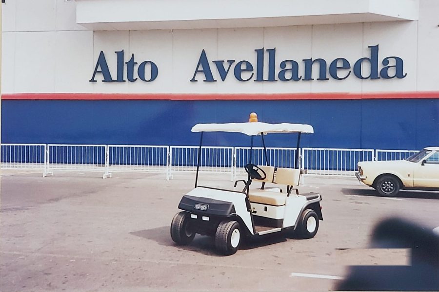 Carro E-Z-GO en el shopping Alto Avellaneda