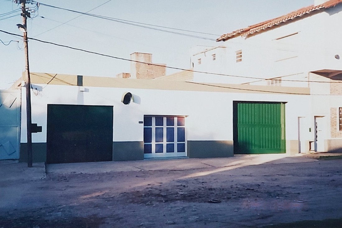 Frente del local, 1995