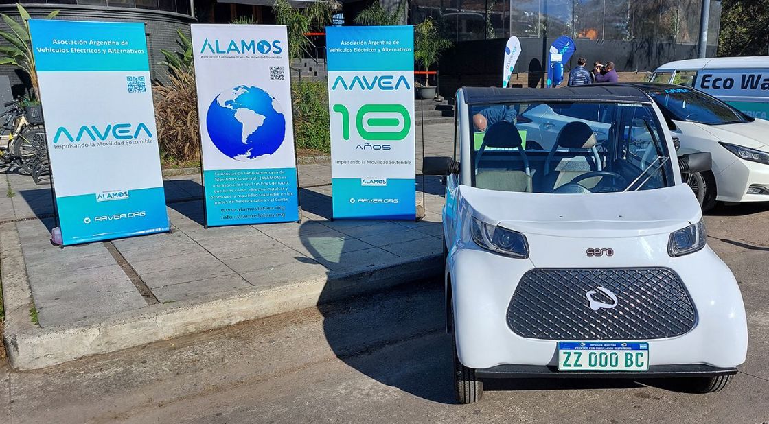 Sero Electric blanco en el aniversario de AAVEA