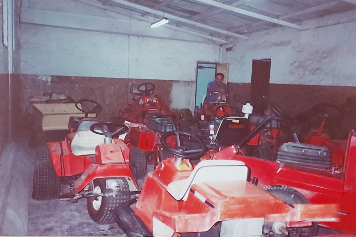 Tractores de corte en el taller, 1992