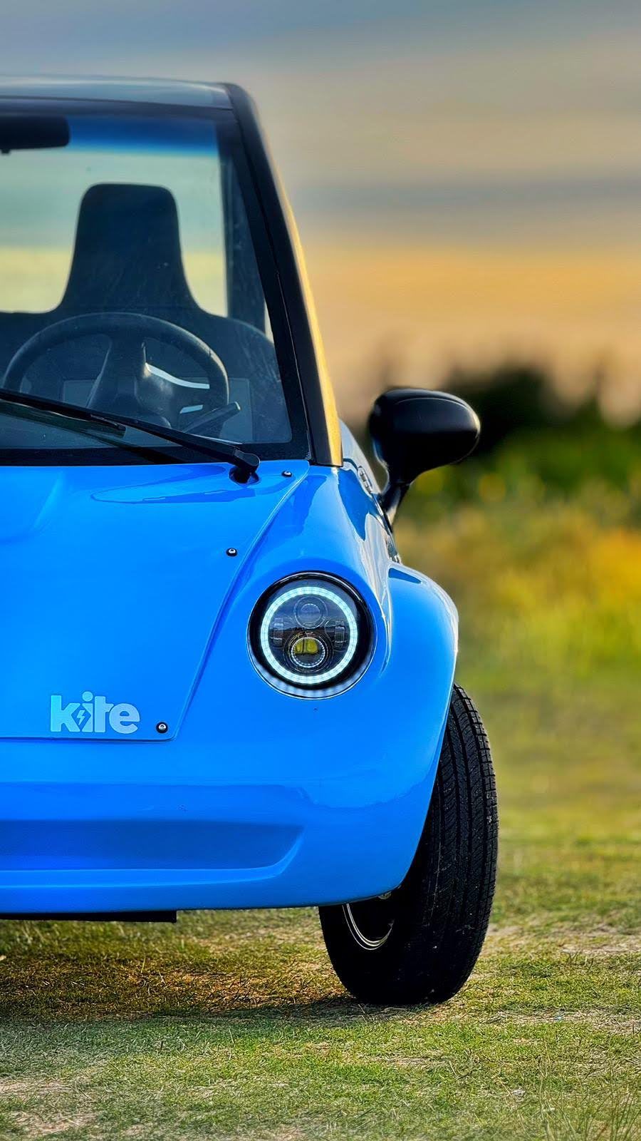 Frente del Kite Amore! azul al atardecer