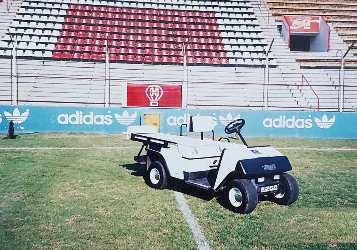 Carro E-Z-GO en el estadio de Huracán, 1995